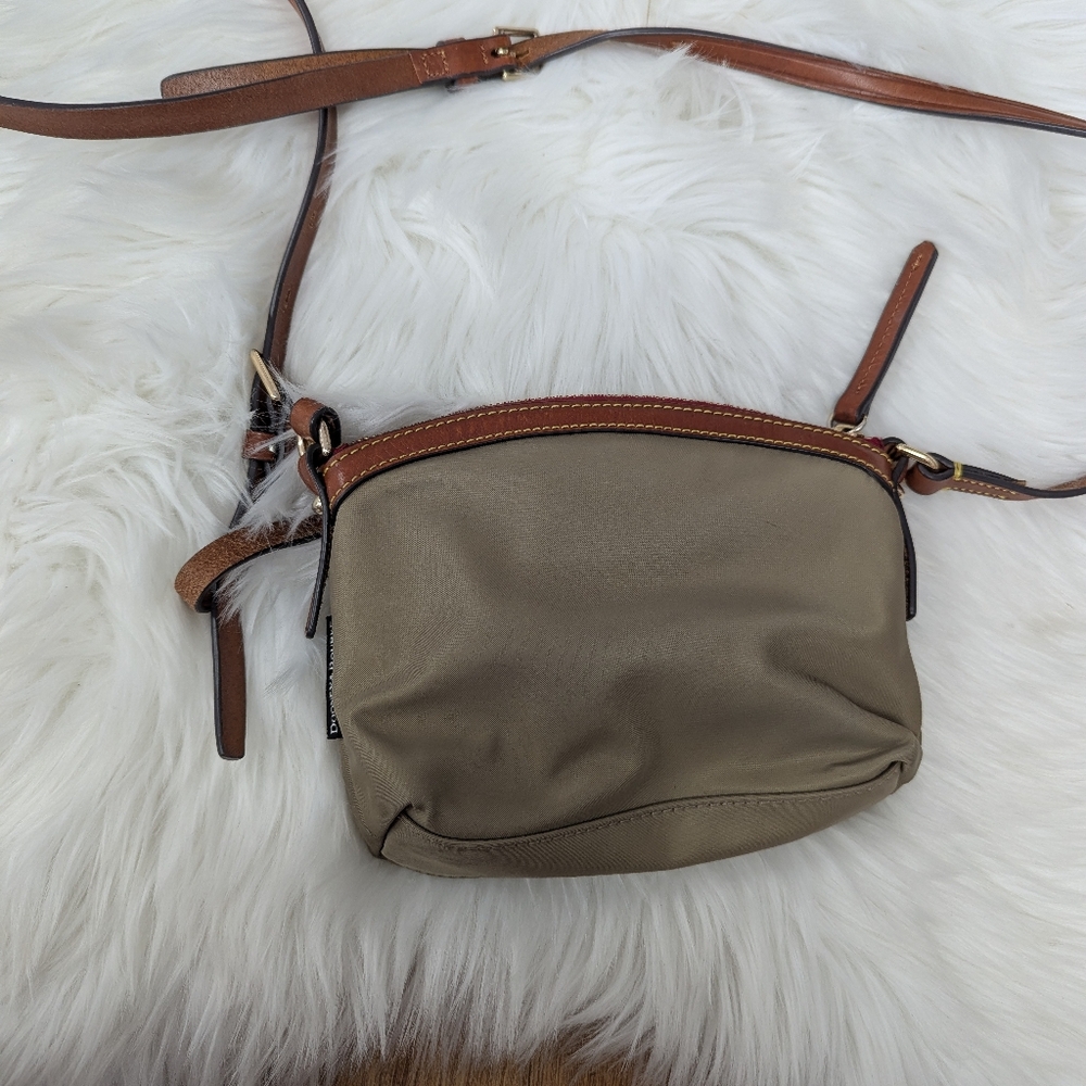 Dooney And Bourke Wayfarer Domed Crossbody Taupe Tan - Picture 2 of 4